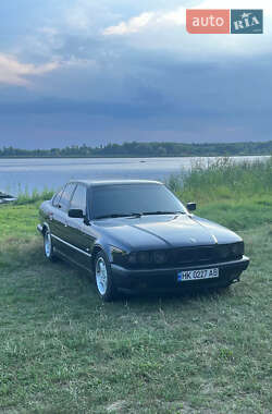 Седан BMW 5 Series 1995 в Рівному