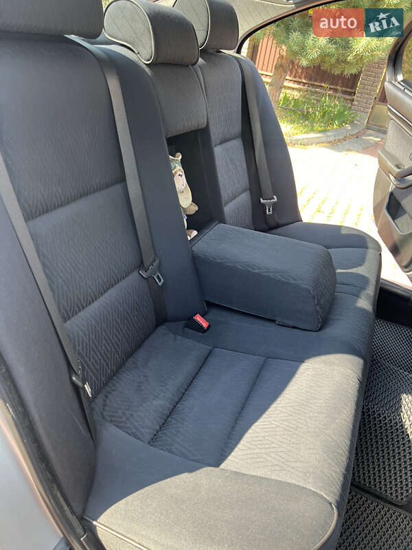 Седан BMW 5 Series 2002 в Чернівцях