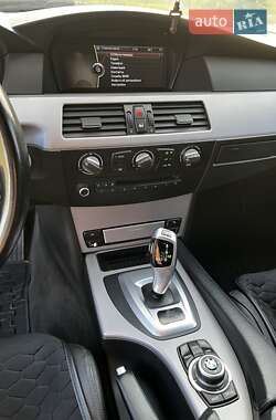 Седан BMW 5 Series 2010 в 