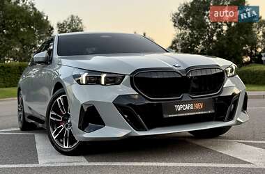 Седан BMW 5 Series 2023 в Киеве