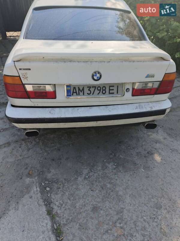 Седан BMW 5 Series 1985 в Киеве