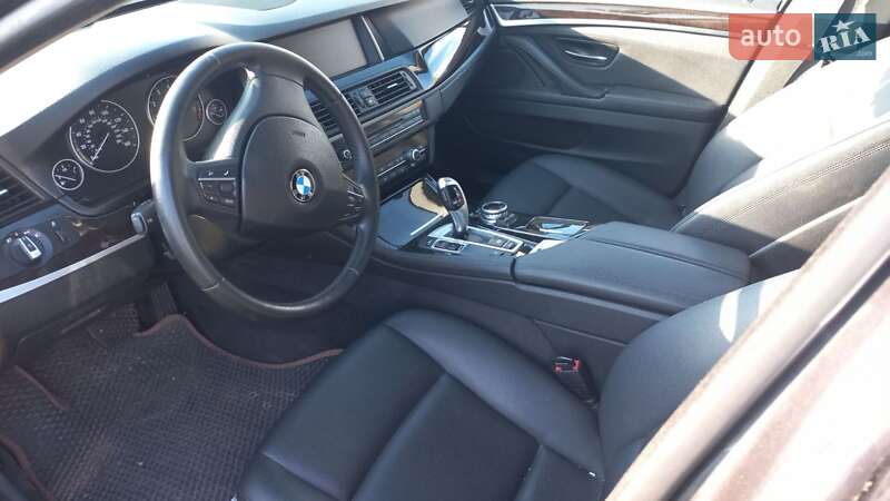 Седан BMW 5 Series 2014 в Нововолынске