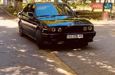 Седан BMW 5 Series 1990 в Черновцах