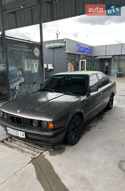 Седан BMW 5 Series 1988 в Львові