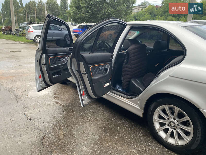 Седан BMW 5 Series 2002 в Харкові