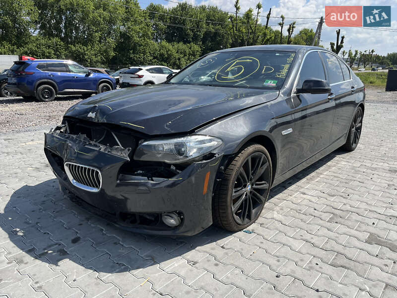 Седан BMW 5 Series 2015 в Львові