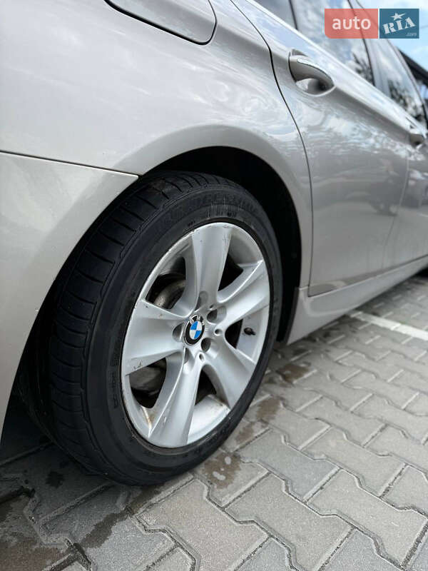 Седан BMW 5 Series 2012 в Ровно