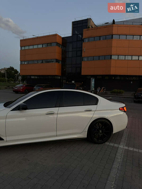 Седан BMW 5 Series 2017 в Черновцах