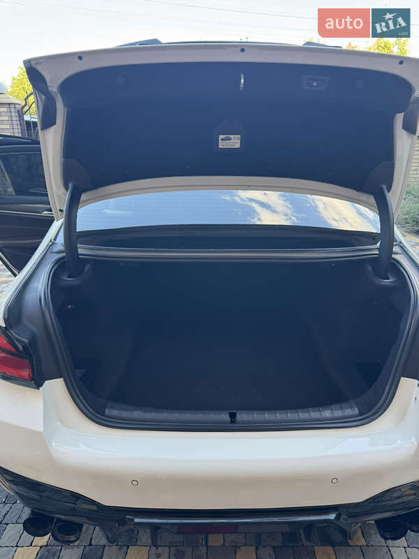 Седан BMW 5 Series 2017 в Черновцах