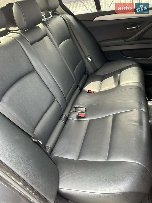 Седан BMW 5 Series 2011 в Львові
