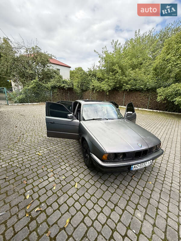 Седан BMW 5 Series 1988 в Львові