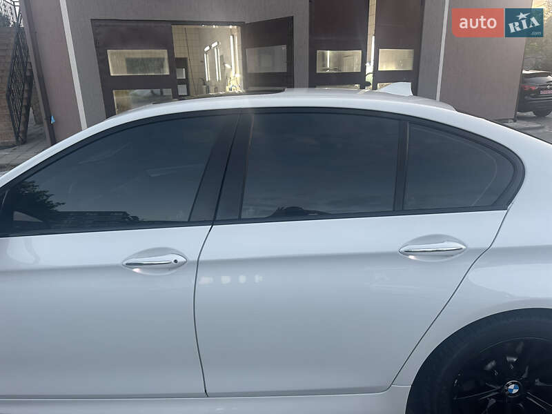 Седан BMW 5 Series 2016 в Львові