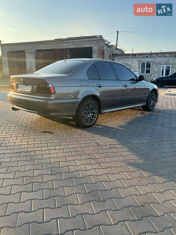 Седан BMW 5 Series 2002 в Снигиревке