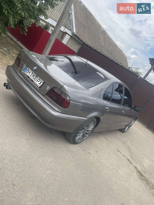 Седан BMW 5 Series 2002 в Снигиревке