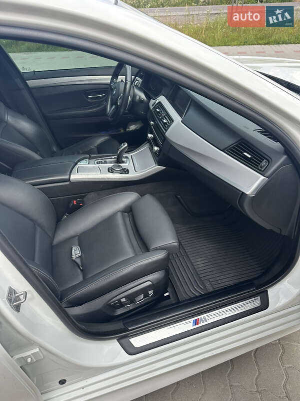 Седан BMW 5 Series 2016 в Львові