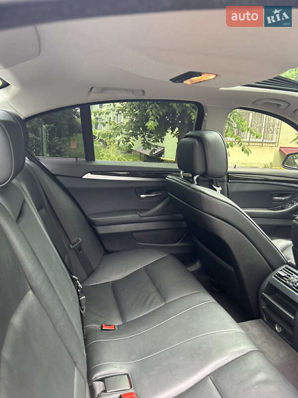 Седан BMW 5 Series 2013 в Львові