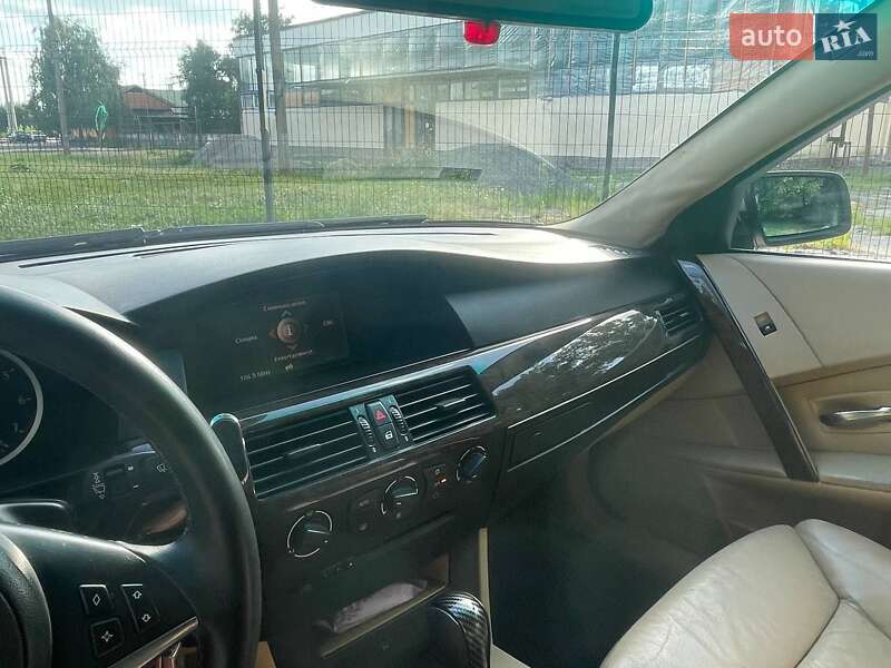Седан BMW 5 Series 2004 в Карлівці