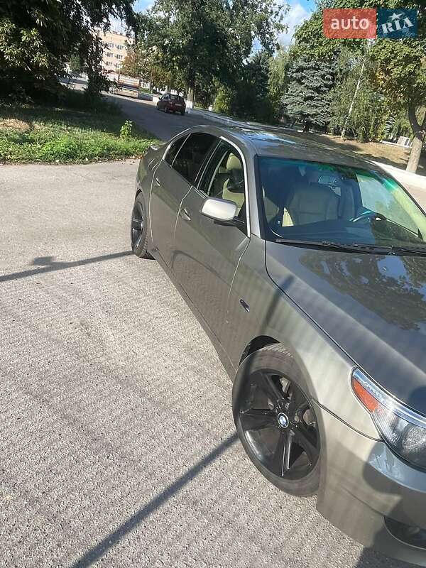 Седан BMW 5 Series 2004 в Карлівці