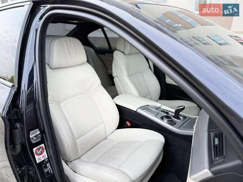 Седан BMW 5 Series 2015 в Ровно