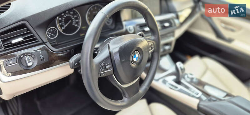 Седан BMW 5 Series 2011 в Дубні