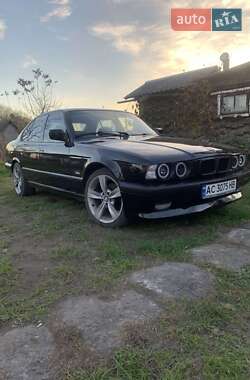 Седан BMW 5 Series 1989 в Дубровиці