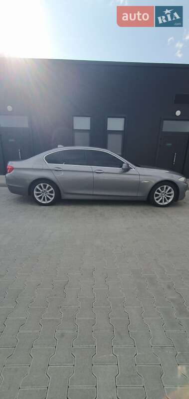 Седан BMW 5 Series 2011 в Львові