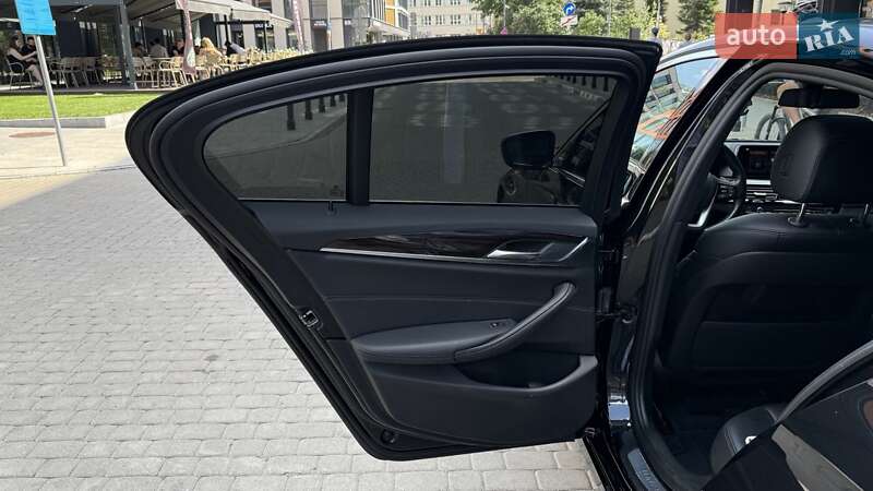 Седан BMW 5 Series 2017 в Львове
