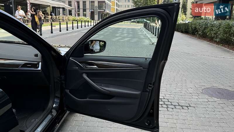 Седан BMW 5 Series 2017 в Львове