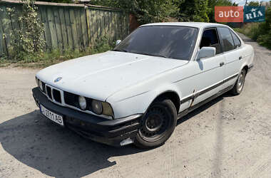Седан BMW 5 Series 1991 в Ромнах