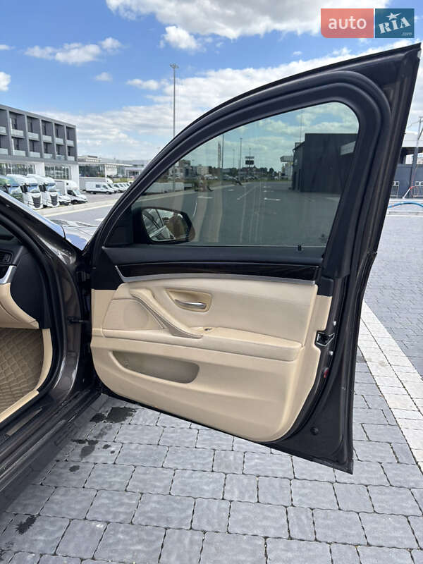 Седан BMW 5 Series 2013 в Львові