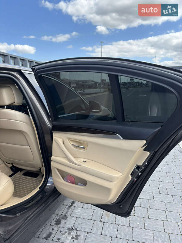 Седан BMW 5 Series 2013 в Львові