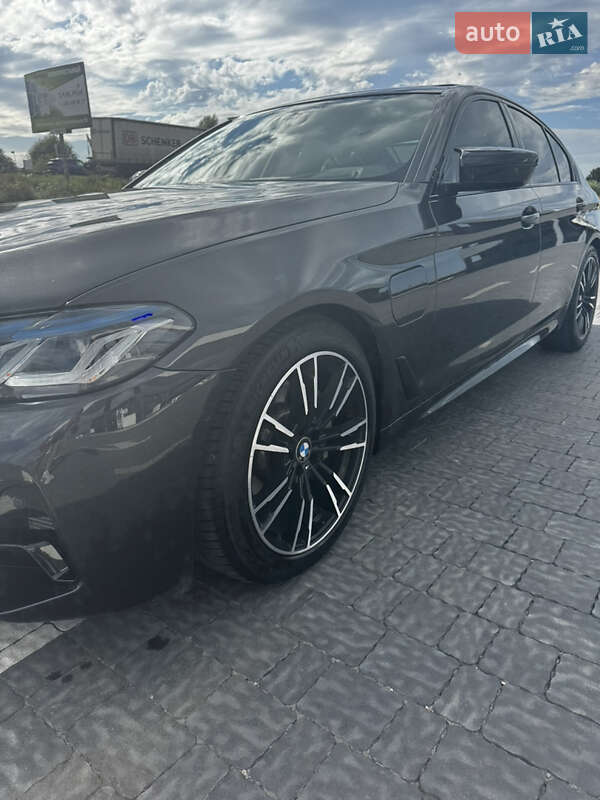 Седан BMW 5 Series 2018 в Львове