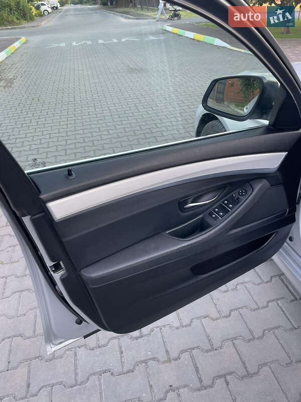 Седан BMW 5 Series 2010 в Луцке