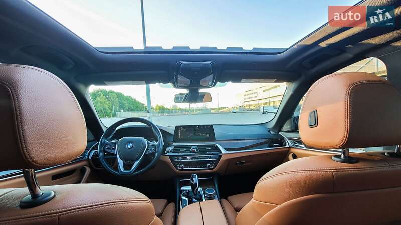 Седан BMW 5 Series 2019 в Львове