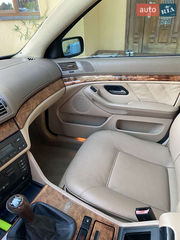 Седан BMW 5 Series 2000 в Солонке