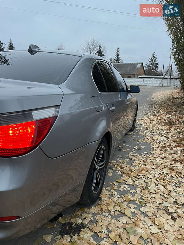 Седан BMW 5 Series 2004 в Калиновке