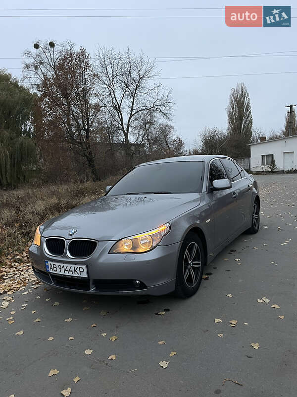 Седан BMW 5 Series 2004 в Калиновке
