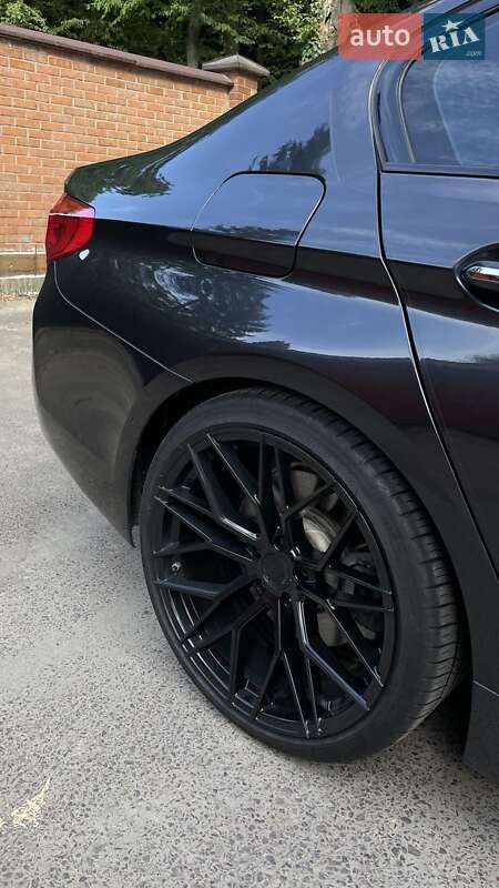 Седан BMW 5 Series 2017 в Львове