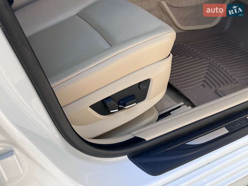 Седан BMW 5 Series 2013 в Нововолинську