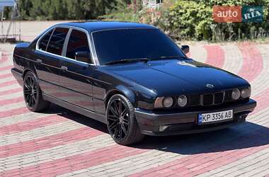 Седан BMW 5 Series 1991 в Запорожье