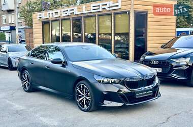 Седан BMW 5 Series 2023 в 