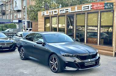 Седан BMW 5 Series 2023 в Киеве