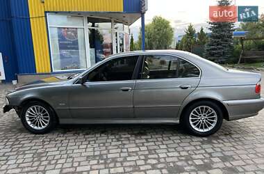 Седан BMW 5 Series 2002 в Березному