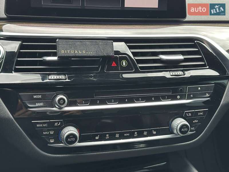 Седан BMW 5 Series 2018 в Львове