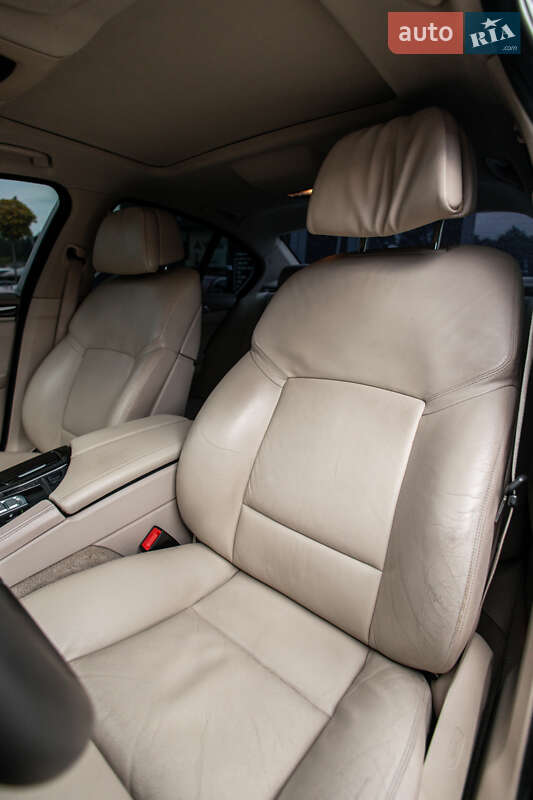 Седан BMW 5 Series 2011 в Львові