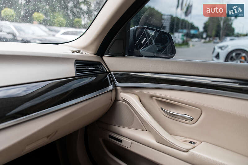 Седан BMW 5 Series 2011 в Львові