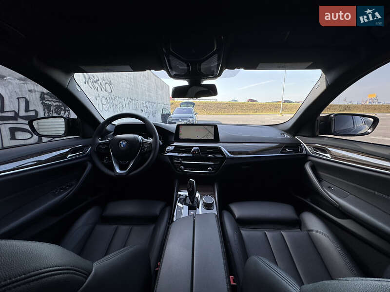 Седан BMW 5 Series 2019 в Львове