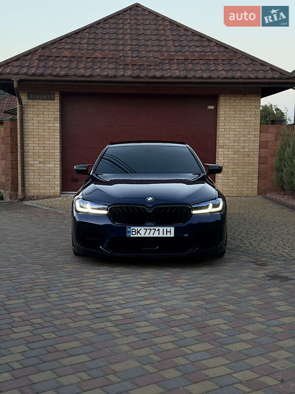 Седан BMW 5 Series 2017 в Ровно