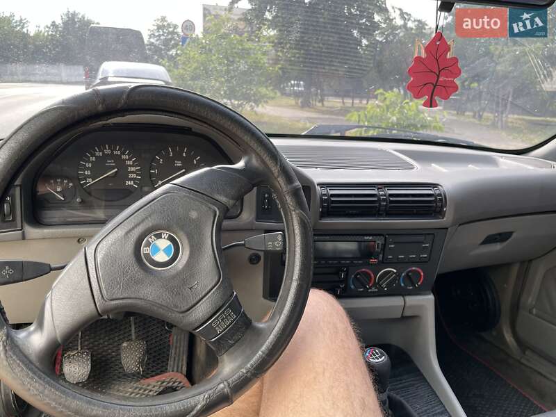 Седан BMW 5 Series 1993 в Вишневом фото 8 Седан BMW 5 Series 1993 в Вишневом