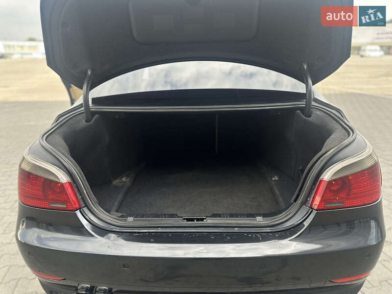 Седан BMW 5 Series 2003 в Черновцах